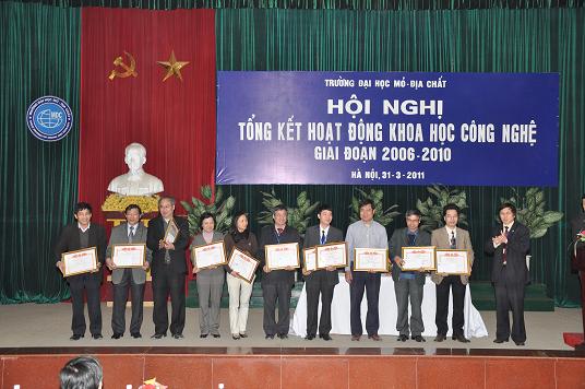 tong_ket_nckh-3.jpg tong_ket_nckh-3.jpg