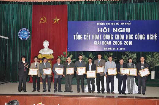 tong_ket_nckh-4.jpg tong_ket_nckh-4.jpg